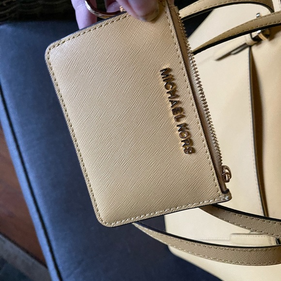 Yellow MK Michael Kors tote bag - Picture 6 of 8